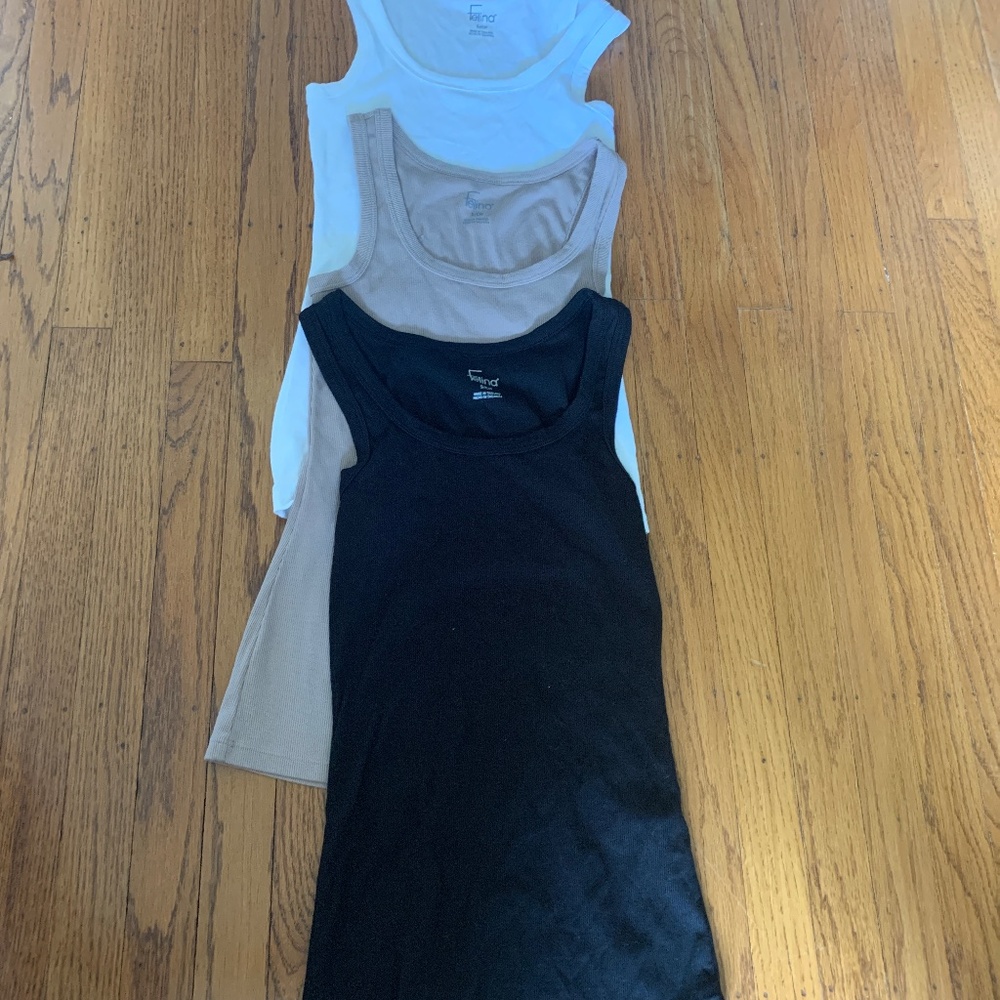 Set of 3 tank tops